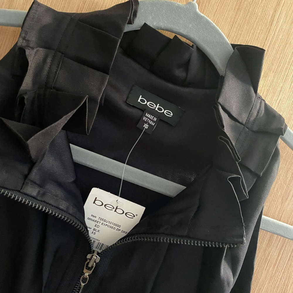 Bebe exposed zipper dress with ruffle detail around neck